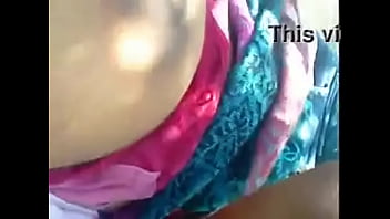 Meremas Payudara Desi Yang Menggoda