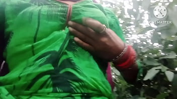 Di Tengah Hutan Liar India, Si Bhabhi Panas Menggoda Mengeluarkan Cairan Penuh Nafsu