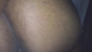 Menggoda Dan Merangsang Pasangan Dengan Gerakan Sensual Yang Memikat