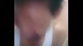Desi Yang Menggoda Dengan Mulut Penuh Nafsu