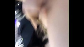 Gadis Oriental Yang Menggoda Dengan Keahlian Tiga Jari