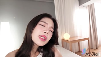 Mia Si Gadis Tiongkok Dengan Payudara Montok Yang Haus Akan Nafsu Seks.