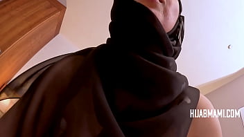 Paksa Jilbab Milf Bandel, Debt Collector Hajar Aaliyah Yasin Sampai Tak Berkutik