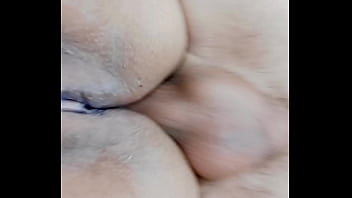 دعني أسمع أنينك وأنت تتوسلين نيك طيزك يا شرموطة