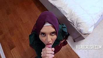 Paman Tiri Terobsesi Dengan Keponakan Tiri Berhijab Yang Menggoda