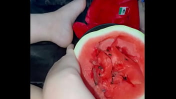 Semangka Membiakkan Orgasme Perempuan Rumahan – Video Panjang Porno Arab Penuh 2025 – Amatir Saudi Terbaik – Putih Salju Arab Gila Masturbasi – Fetish Makanan Ekstrem – Buah Di Memek Remaja Ketat – Gadis – Los Angeles – Usa