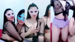 Dua Cewek Lesbi Berciuman Panas Dan Bergairah