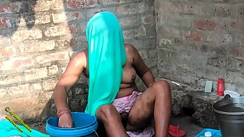 Video Mandi Seksi Radhika Desa India Dalam Bahasa Hindi