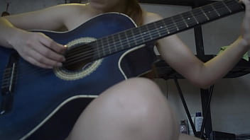 Gadis Musik Bayar Dengan Seks Demi Masuk Band, Dia Sangat Suka Penis Karena Menelannya Semua Dan Masih Minta Tambah