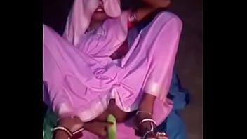 Sanskari Menantu India Menggairahkan Diri Dengan Kerudung
