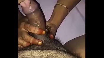 Pasangan Desi Yang Suka Ditonton Suaminya