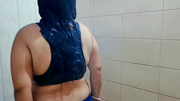 Desi Bhabi Baru Menikah Mandi Telanjang Dengan Gairah Liar