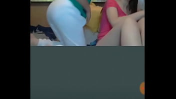 Live Streaming Intim: Adegan Panas Lesbian Di Periscope