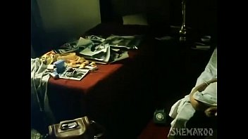 Adegan Mesra Rakhee Yang Menggoda Di Film Paroma – Sensasi Erotis Tak Terlupakan