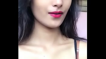 Gadis Desai Menggoda Dengan Kedip Mata Yang Menggairahkan