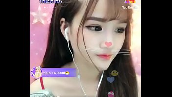Gadis Asia Manis Menggoda Bicara Sensual Di Uplive