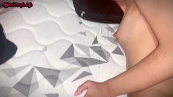 Setiap Kali Istriku Pergi, Anak Tiriku Yang Masih Belia Datang Menawarkan Pantatnya Padaku