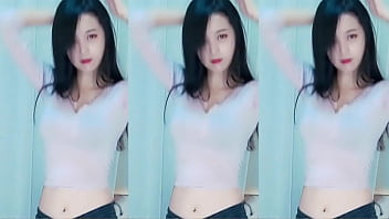 Cô Gái Trung Quốc Thoát Hiểm Trên Mái Nhà đang Bốc Cháy