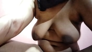Gadis India Yang Menggoda Di Balik Pintu