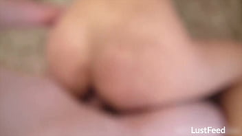 Mengejutkan Tetangga Asia Seksi Dengan Katana Yang Menggoda