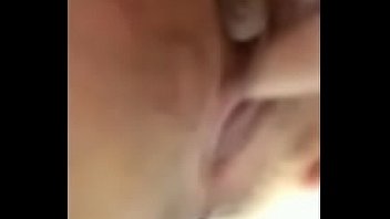 Gadis Tionghoa Imut Menggoda Dengan Goyangan Panas Di Depan Webcam