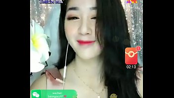 Gadis Asia Menggoda Di Uplive, Tunjukkan Pesona Erotisnya