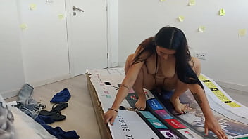 Menggoda Ibu Tiriku Lewat Lubang Kotak, Dikiranya Ayah Tiriku Yang Menidurinya