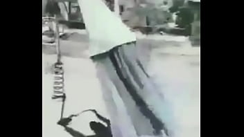 Perempuan Terbang Dengan Teks Arab Yang Menggoda
