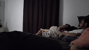 Tia Safada Planejou Tudo Para Dividir O Sofá Com O Sobrinho Gostoso