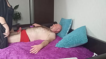 Ibuku Tiri Jalangnya Bikin Nafsu! Pengen Aku Sodomi Pantatnya Sambil Ngentot Mulutnya, Biar Ayah Tiriku Nonton!