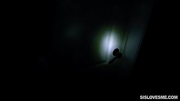 Celah Langkah-kakak Ini Menggila – Mandy Muse