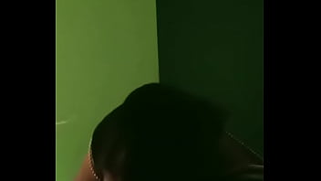 Bibi Desi Mengisap Batangku Bagian 1