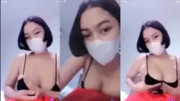 Gadis Berambut Pendek Menggoda Dengan Dadanya Yang Montok