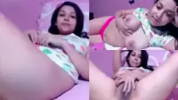 Gadis Muda Seksi Menggoda Meremas Toge Penuh Nafsu