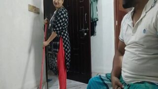 Istri Montok Bantu Suami Mainin Kontol Di Ranjang Pasangan Desi