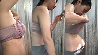 Melihat Ibu-ibu Mandi Dengan Gaya Yang Menggoda