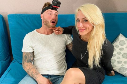 Sandy Bergelora Dihajar Ganas Di Studio Tato