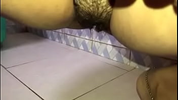 Desi Pacar Cantik Kencing Di Kamar Mandi