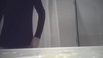 偷窥姐姐诗诗沐浴的私密瞬间