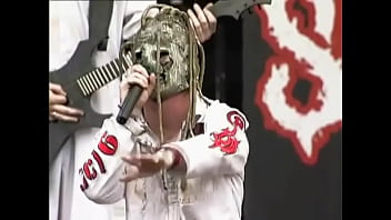 Slipknot Menggila Di Panggung: Aksi Brutal Dan Erotis Saat Live Show 1999