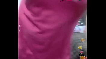 Gadis Bigo Live | Tanpa Bra, Biarkan Payudaranya Bergoyang Bebas