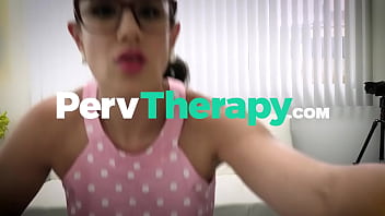 Karlee Grey Menelan Penuh Nafsu Batang Keras Saudara Tirinya