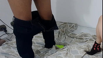 Vivi Guedez – Sang Cuckold Tergila-gila, Sambil Masturbasi Lihat Si Seksi Mengerang, Minta Dihamili Juga Biar Makin Puas