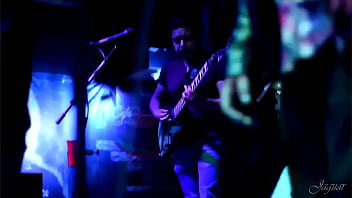 Goyang Panas Di Café Latino: Live Show Yang Menggoda