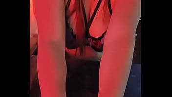 Riya Tampilkan Bokong Besar Dengan Gairah Membara Di Live