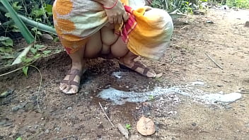 Tante Desi Buang Air Kecil Di Alam Liar, Wajib Ditonton!
