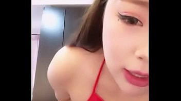 Gadis Tionghoa Seksi Pamer Tubuh Telanjang Menggoda