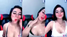 Belahan Payudara Basah Bikin Sange Pascol