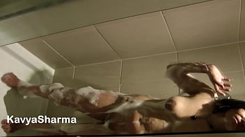 Gadis India Gujarat Yang Bergairah Di Bak Mandi, Meremas Payudara Besar Dan Memainkan Memeknya – Versi Lengkap Berbahasa Hindi