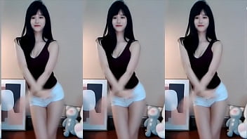 Cô Nàng Trung Hoa Quay Lưng Uốn éo đầy Quyến Rũ